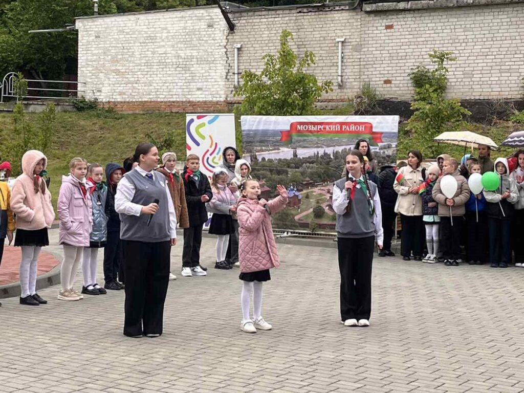 Пионерская дружба — наша сила!