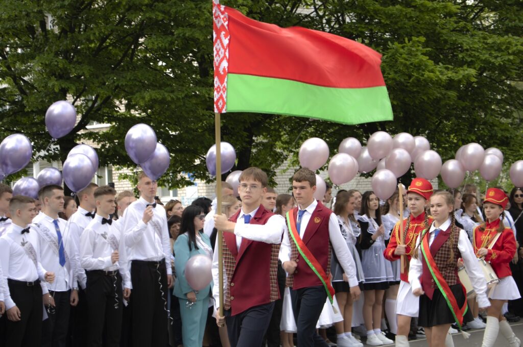 В добрый путь, наши любимые, наши дорогие выпускники!