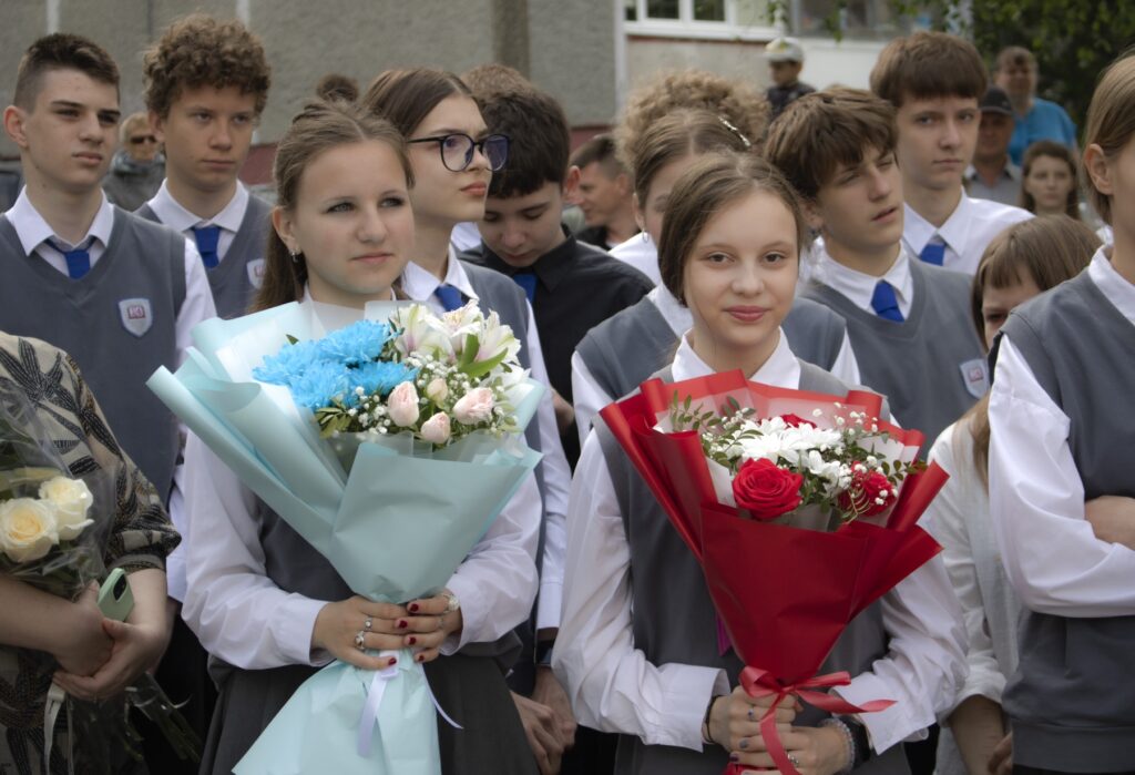 В добрый путь, наши любимые, наши дорогие выпускники!