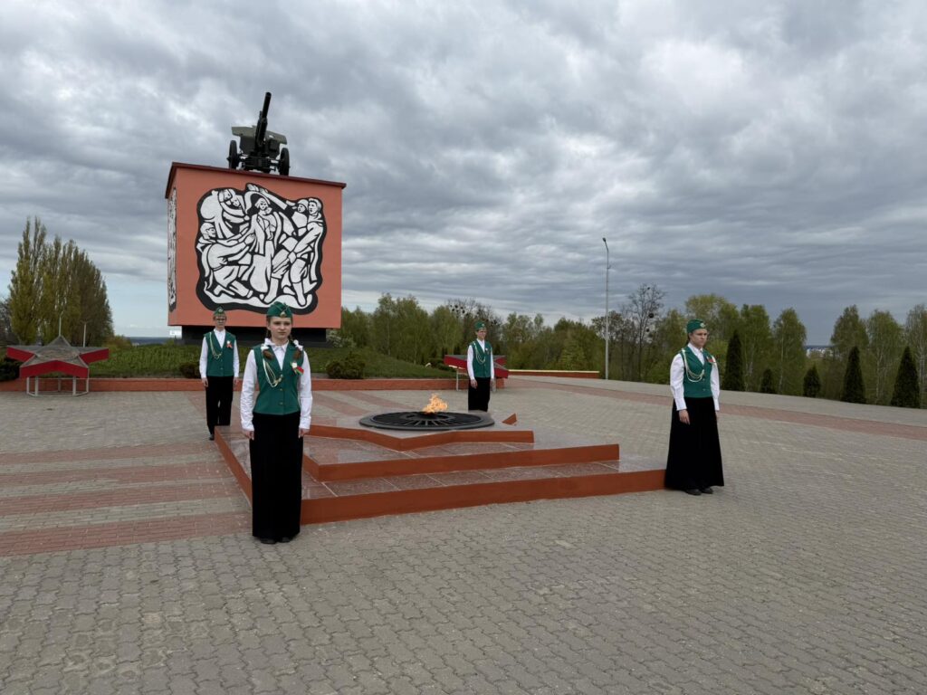 ВАХТА ПАМЯТИ: СВЯЗЬ ПОКОЛЕНИЙ У ВЕЧНОГО ОГНЯ 🔥